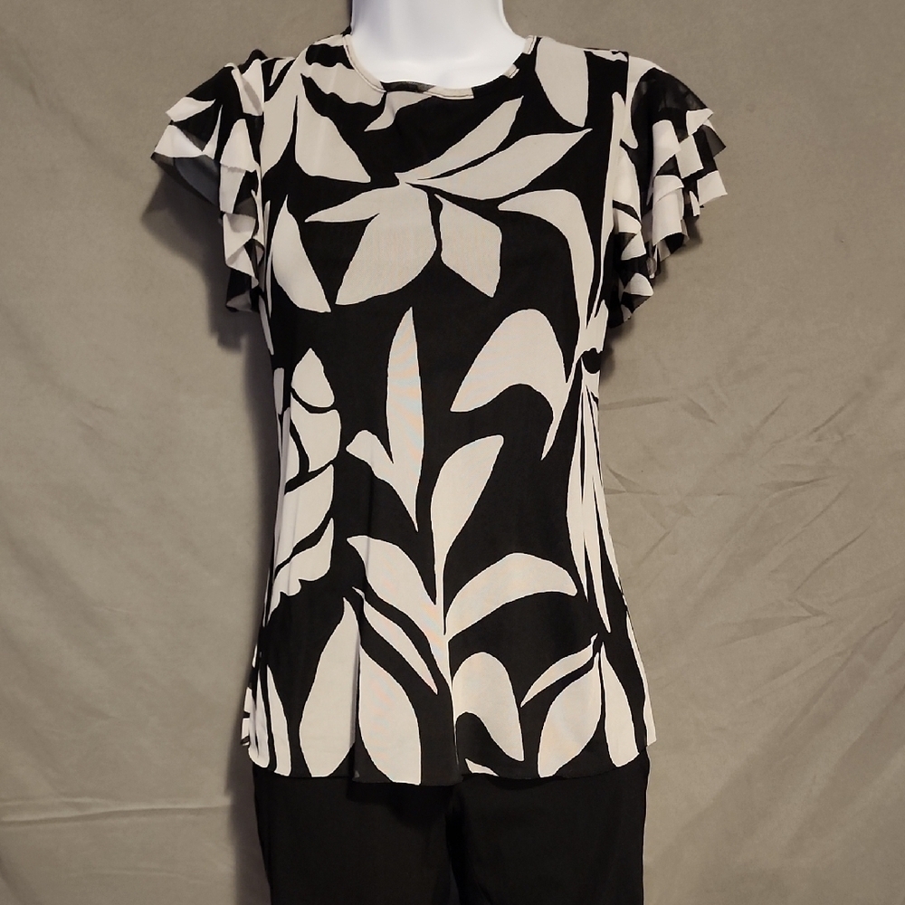 Vince Camuto Black and White Graphic Flutter Sleeve Blouse